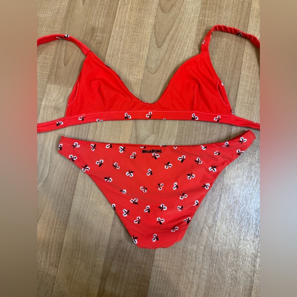 Billabong Red Floral Bikini Size Small - Picture 2 of 3
